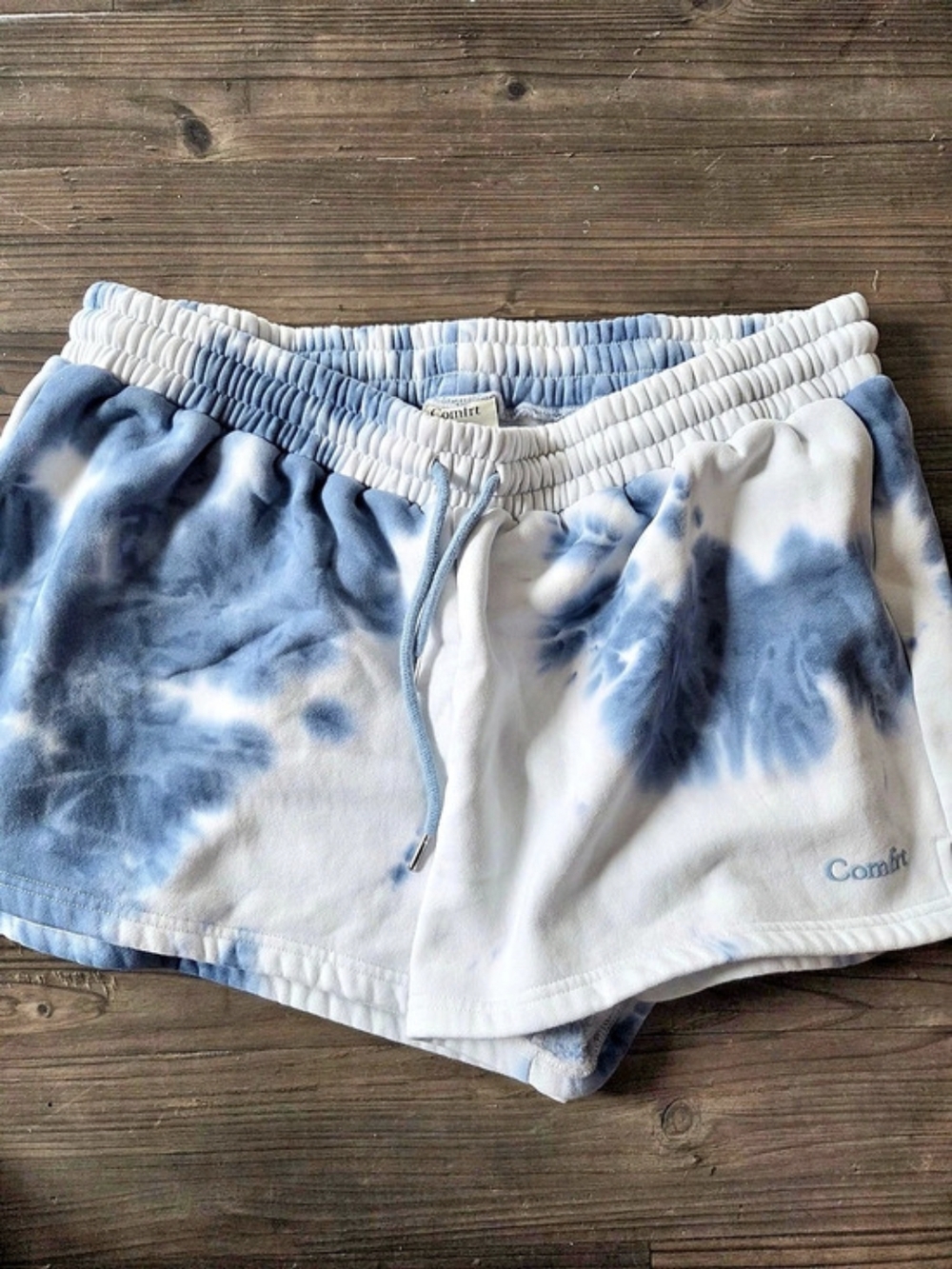 Comfrt Tie-Dye Athletic Minalmist Shorts in Blue & White Like New